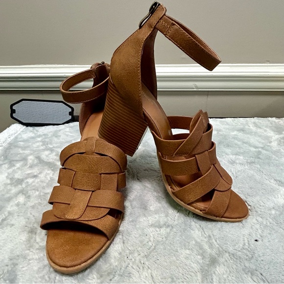 Maurices Sz 9.5 Brown Strappy Block Heel Sandals EUC - Picture 9 of 9